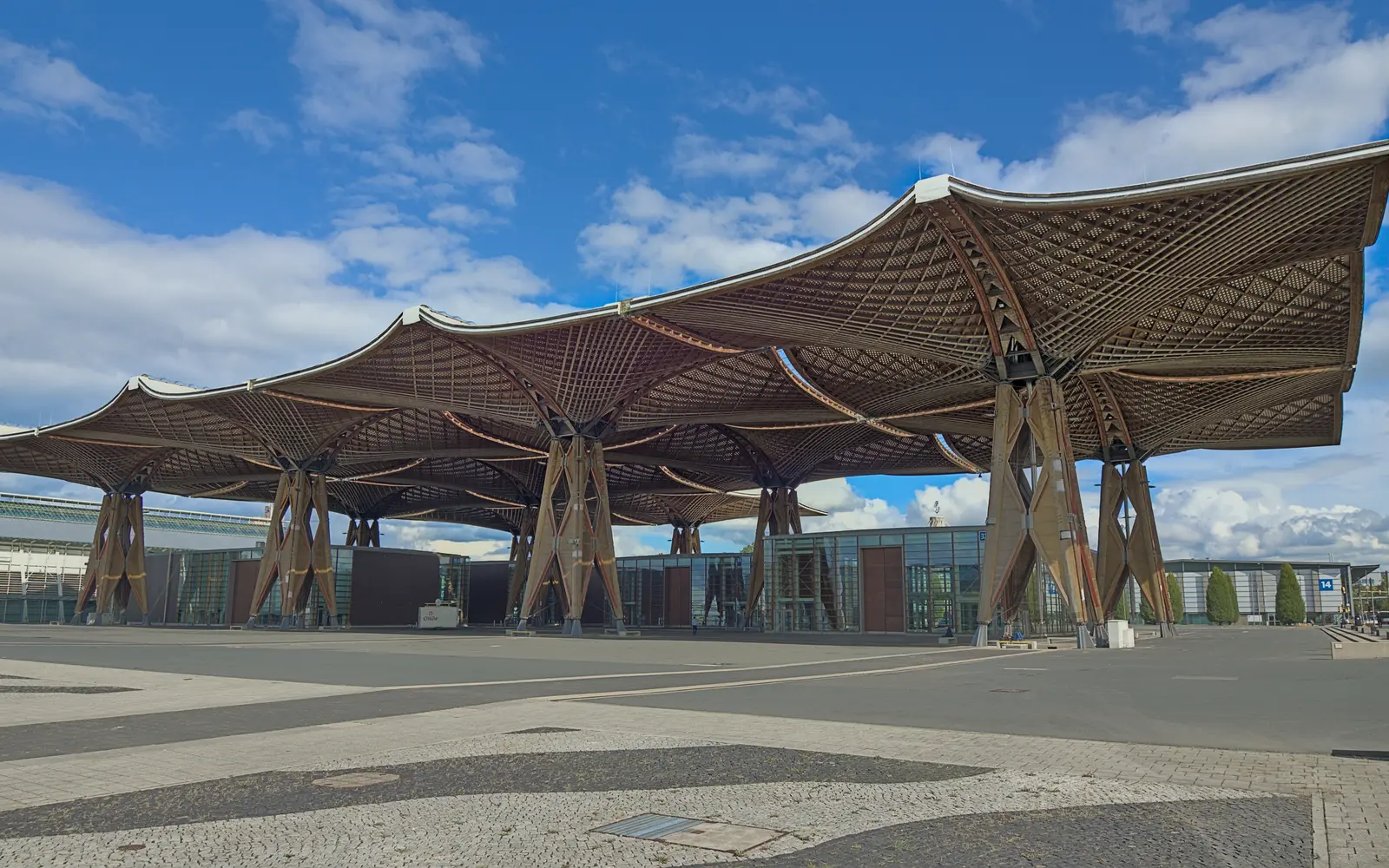 Hannover fuar alanındaki ahşap EXPO çatısı
